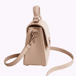 Женская сумка кросс-боди бежевого цвета