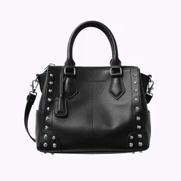 Женская сумка из натуральной кожи чёрного цвета